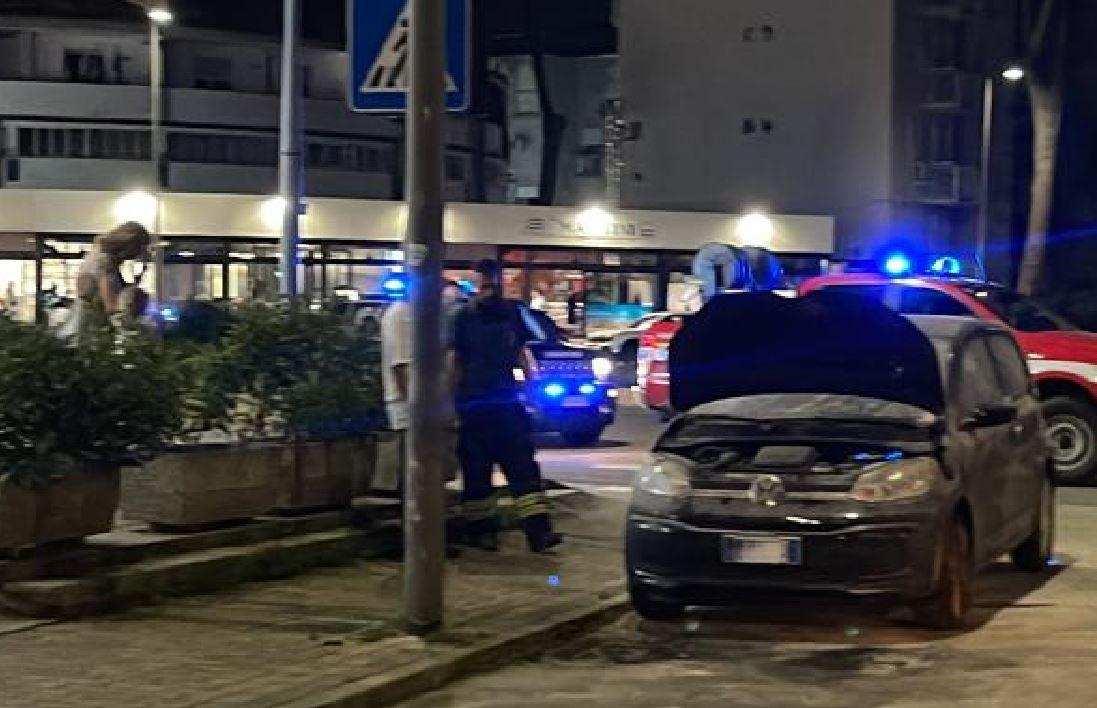 Auto a fuoco a Lido Estensi, indagano i carabinieri