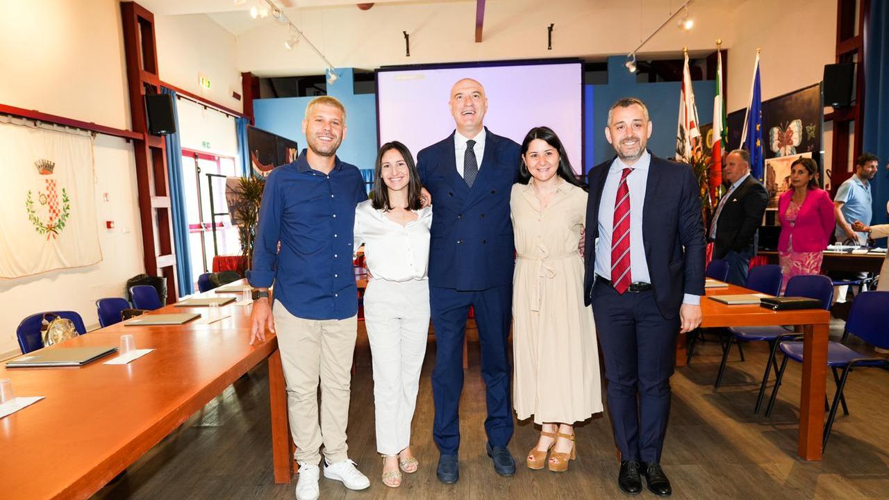 La nuova giunta: da sinistra Vignali, Sanzone, il sindaco Berti, Caterina e Aldo Benedetti (foto Nucci)