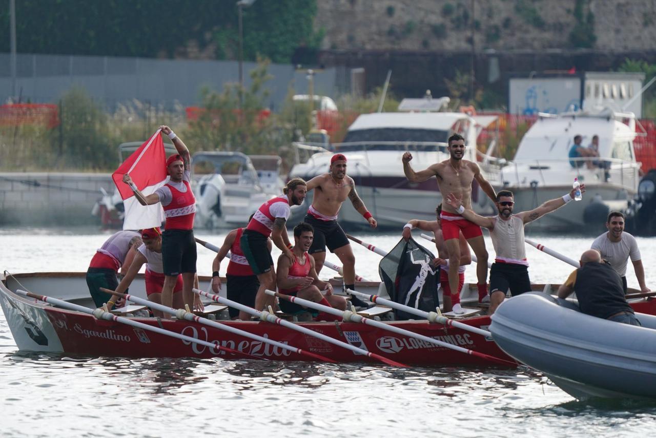 Coppa Risi’atori, la rivincita del Venezia: batte Borgo e trionfa nella maratona del mare