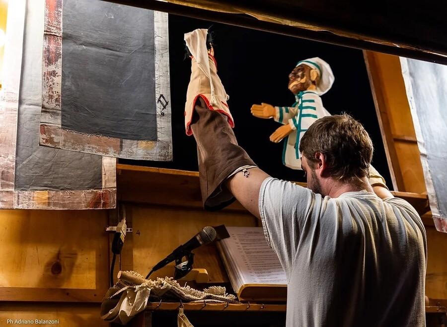 Scandiano, baracca e burattini nei giardini della Rocca