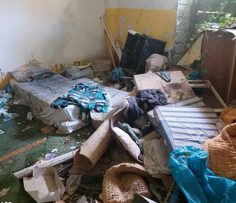 Livorno, nel degrado infinito di "Casa Firenze": quando l’abbandono è antico e vista mare<br>
