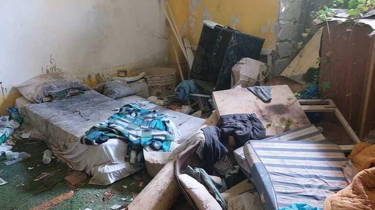 Livorno, nel degrado infinito di "Casa Firenze": quando l’abbandono è antico e vista mare<br>