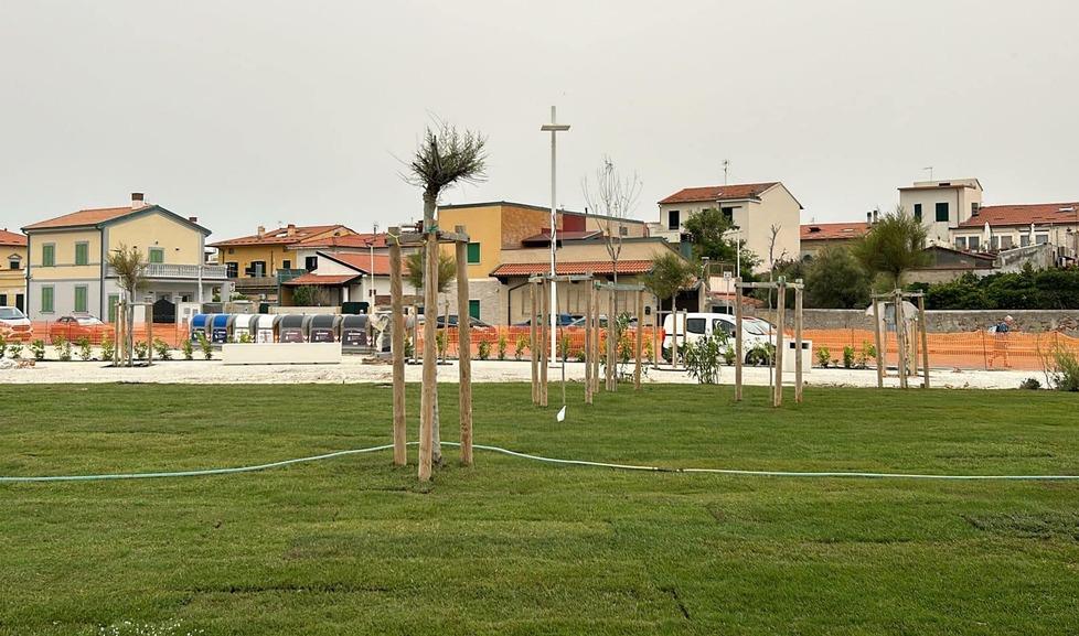 Marina di Pisa, piazza Viviani ormai pronta: «Inaugurazione a metà luglio»<br>
