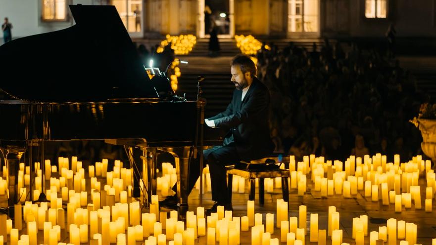 Il pianista Luca Morelli protagonista dell’evento "Candlelight": «I concerti, le candele e Carpi. Così porto la mia città nel mondo» 