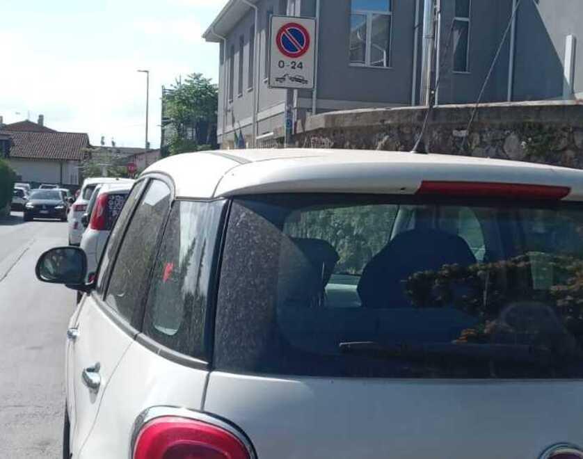 Massa, raffica di multe per la sosta ma i parcheggi non bastano: rabbia e disagi ai Quercioli