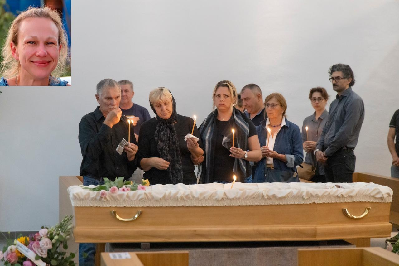 A Modena l’ultimo saluto ad Anna Sviridenko, la dottoressa uccisa dal marito: «Ora i nonni cresceranno i due piccoli»