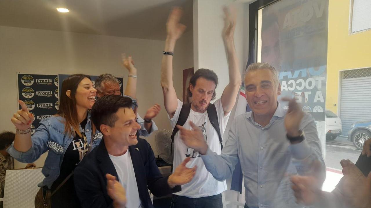 Ballottaggi, ribaltone a Ponsacco: è Gabriele Gasperini il nuovo sindaco – Video