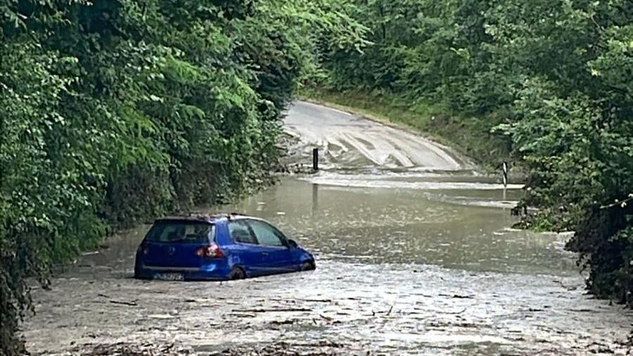 Nubifragio, smottamenti in Appennino. Gatta ancora sott’acqua e Ponte Secchia nel fango