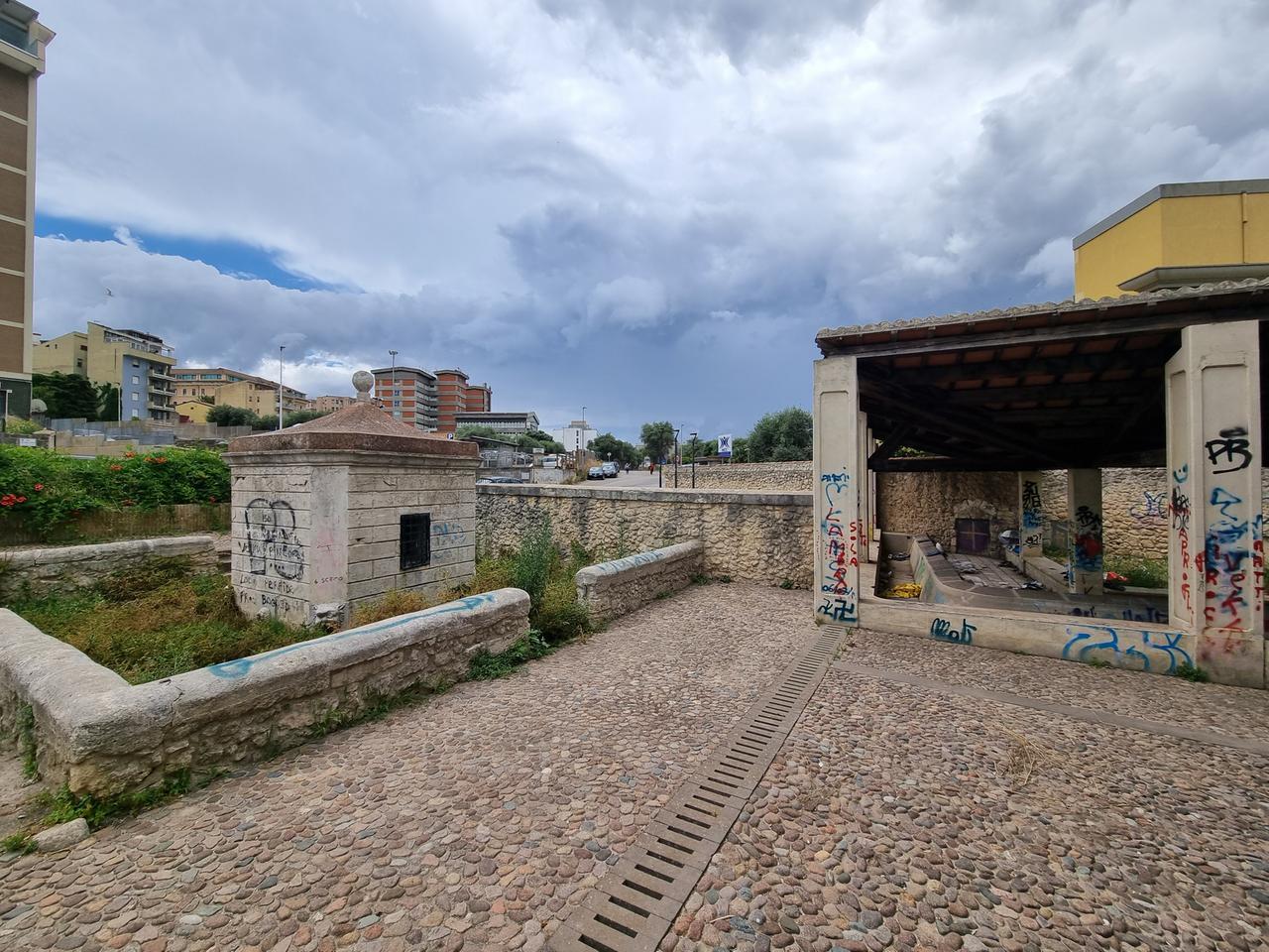 
	La Fontana delle Conce e l'antico lavatoio (foto Mauro Chessa)

