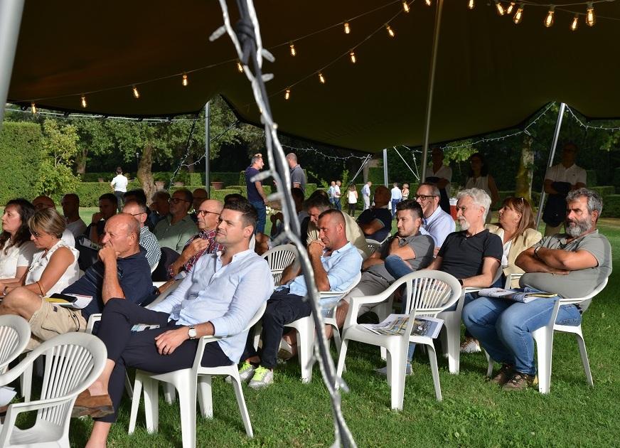 Pistoia, nasce la filiera corta del riciclo per i vasi di plastica nei vivai