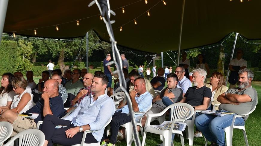 Pistoia, nasce la filiera corta del riciclo per i vasi di plastica nei vivai