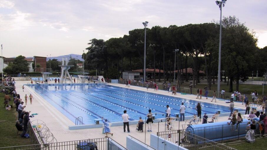 Prato, ancora un’estate senza piscina: nuotare in città è impossibile
