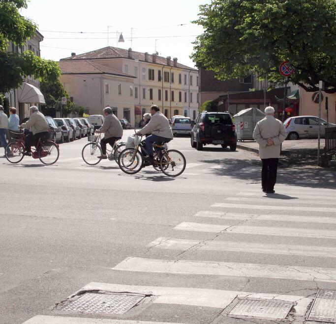 Ferrara, ragazza pedinata e palpeggiata in strada