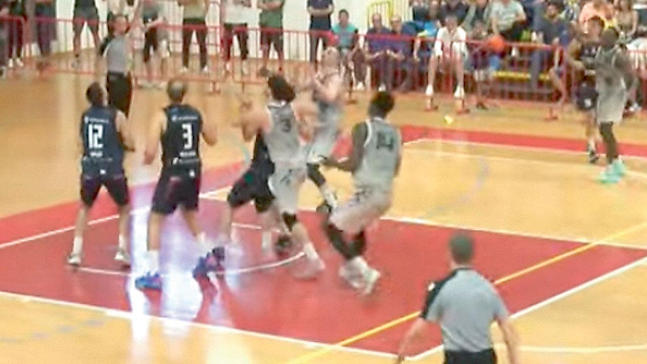Nella foto un momento di gara 3 tra Swag e Fidenza