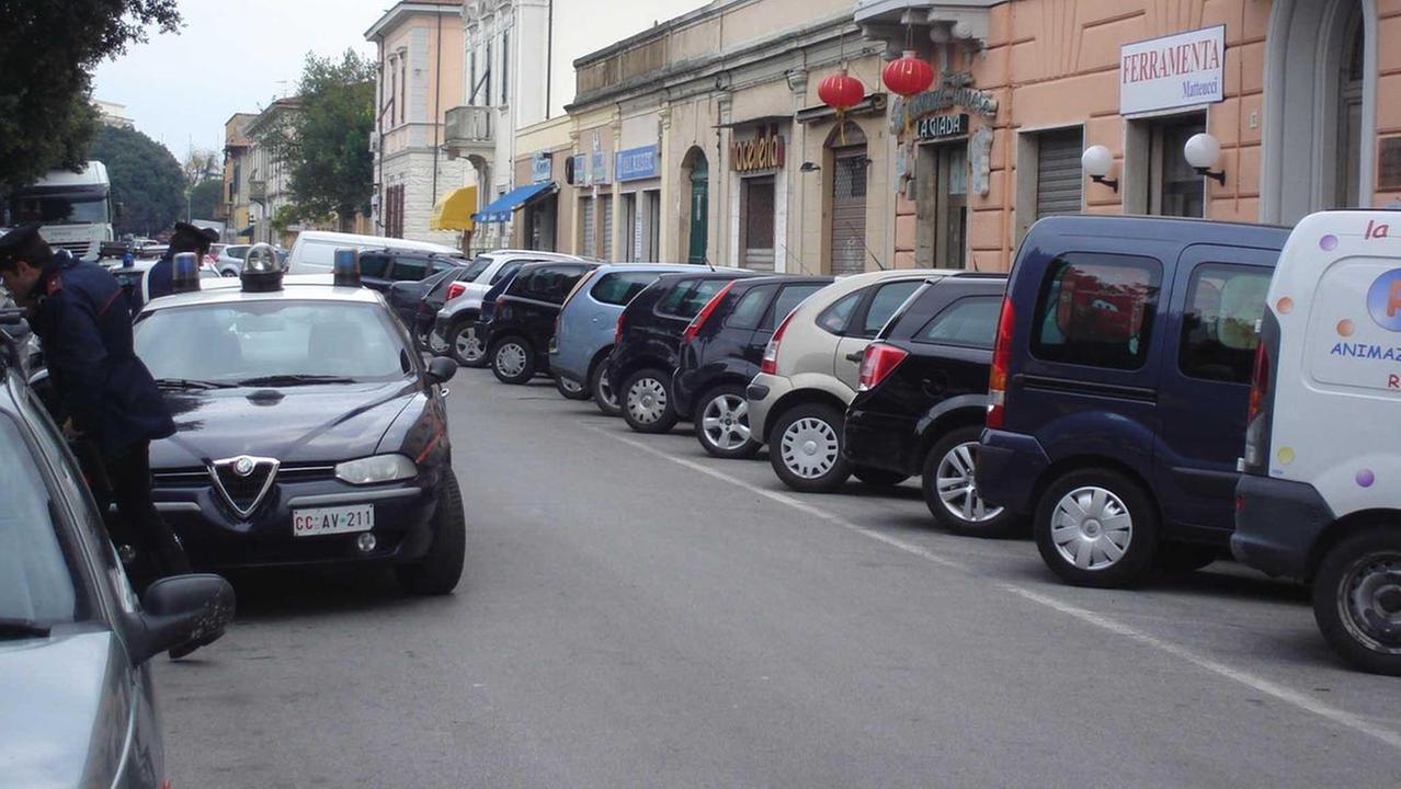 Una pattuglia dei carabinieri in viale Carducci (foto d'archivio)