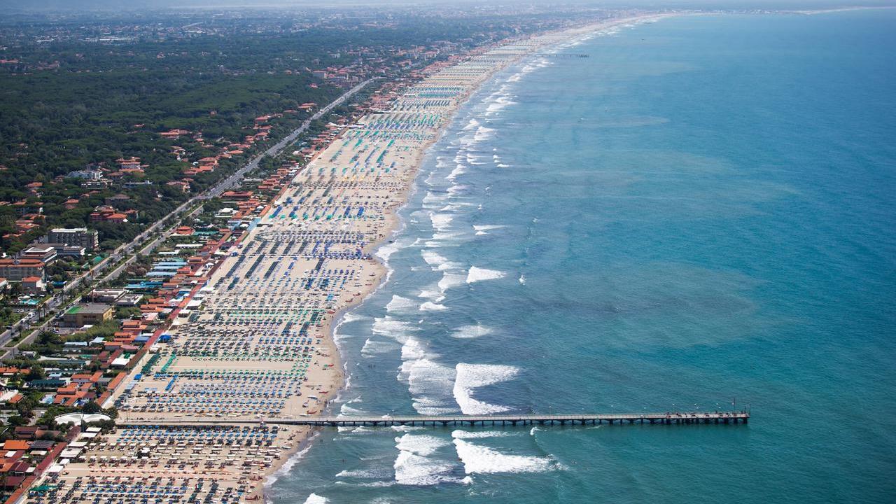 Gli stabilimenti baleari in una foto dall'alto