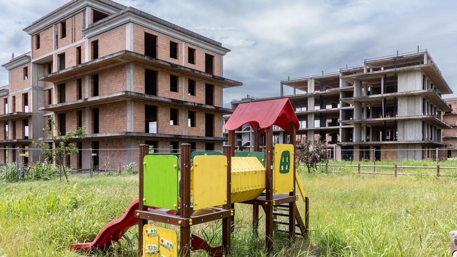 Ferrara e la povertà nascosta. «Viviamo qui senza alternative»: parlano gli abusivi di via Scalambra