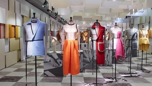 Prato, la sindaca Bugetti va a Pitti e la deputata Mazzetti chiede aiuti per il tessile