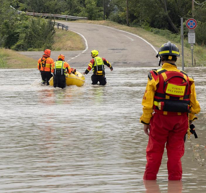 Emergenza maltempo: a Campogalliano venti persone salvate dai pompieri, ma tanti restano in trappola