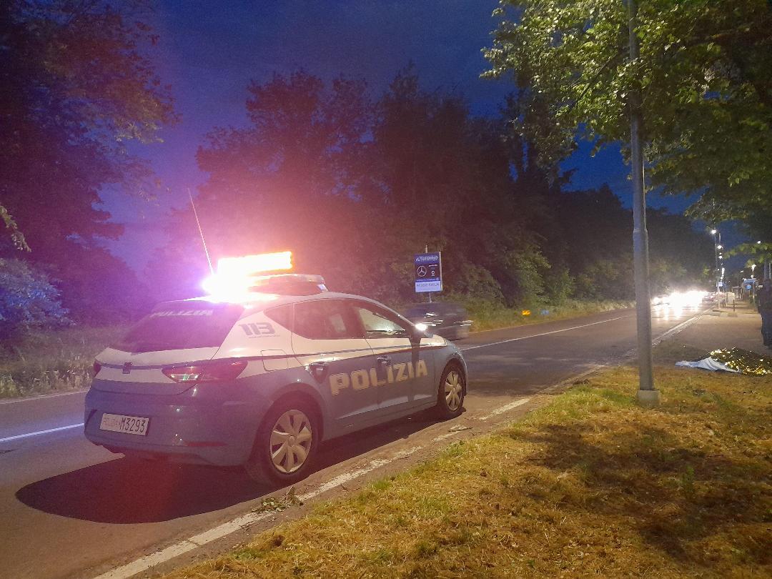 
	Una volante della polizia di Stato (foto d'archivio)

