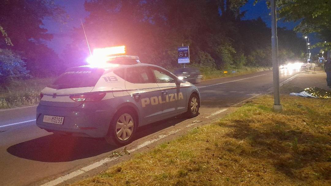 Una volante della polizia di Stato (foto d'archivio)