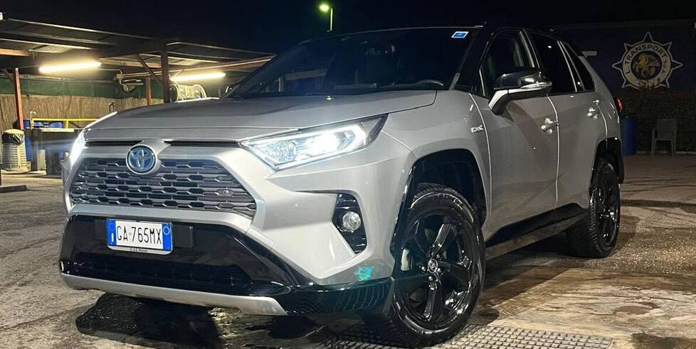 Il furto a Novi: «La nostra auto rubata sotto casa: i ladri hanno staccato il gps e poi sono fuggiti» 