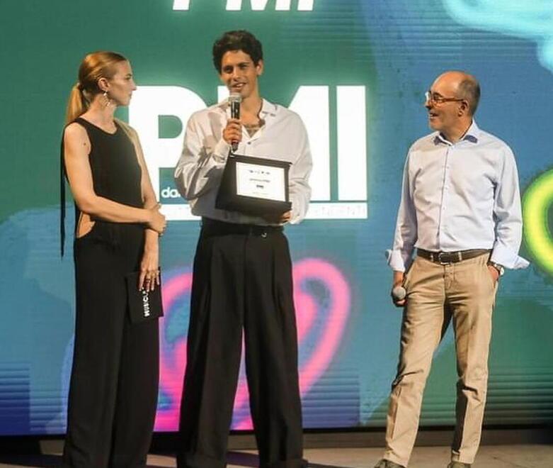 Eugenio Sournia tocca “Il Cielo” con la voce: doppietta di premi a Musicultura 2024<br type="_moz" />
