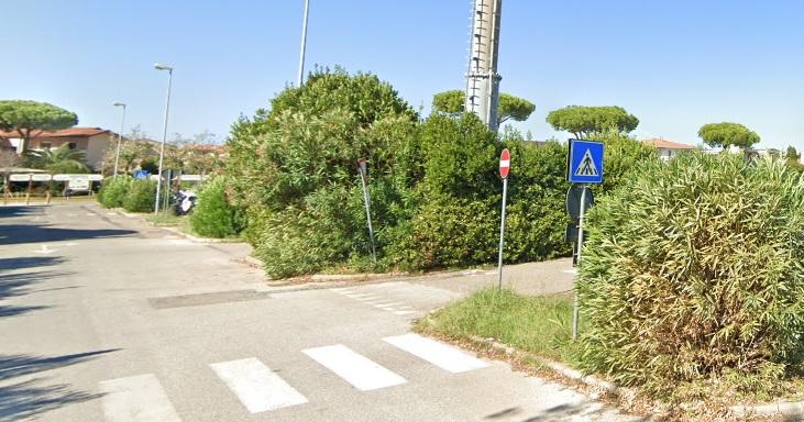 
	Il parcheggio dove l'uomo ha sparato

