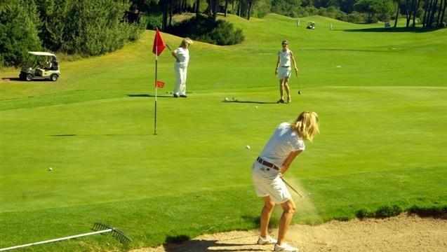 Il golf crolla e non va più in buca, ora vacilla la società Is Arenas 