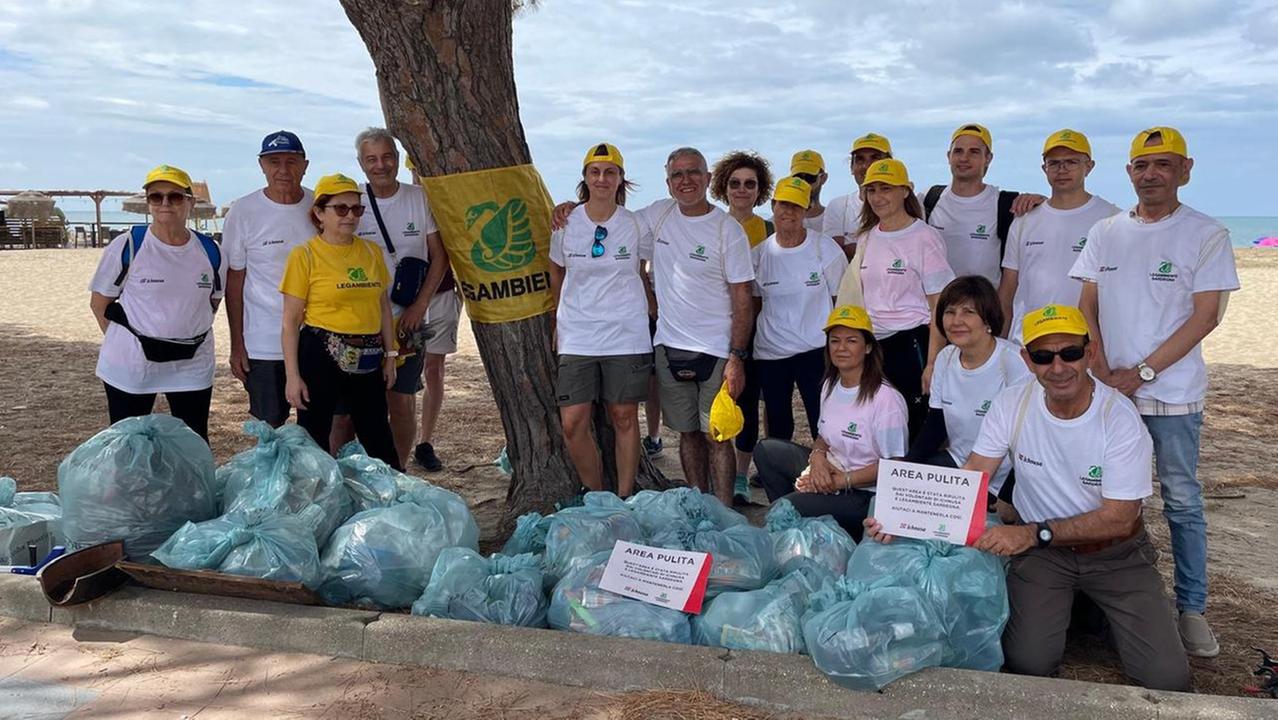 Oristano, a Torregrande la raccolta dei rifiuti “speciali” della movida