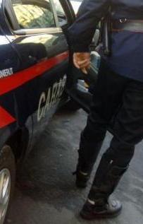 Tenta il suicidio, carabiniere lo salva 