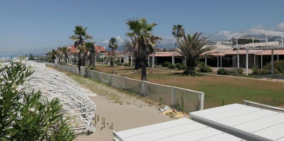 
	Lo stabilimento balneare

