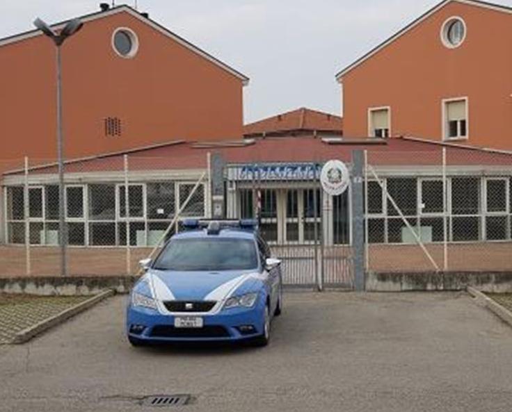 Lite in strada a Carpi per un sorpasso, aggredito un 28enne: «Mi ha inseguito con la motosega e colpito con un paio di forbici» 