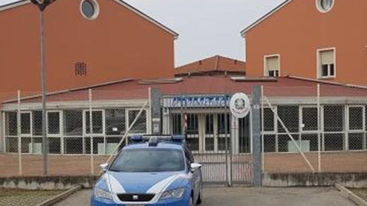 Lite in strada a Carpi per un sorpasso, aggredito un 28enne: «Mi ha inseguito con la motosega e colpito con un paio di forbici»