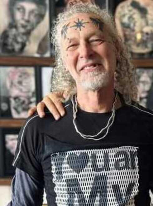 Il fratello dell’uomo ucciso: «Stefano artista e uomo libero: ora riposerà a Villa Minozzo»