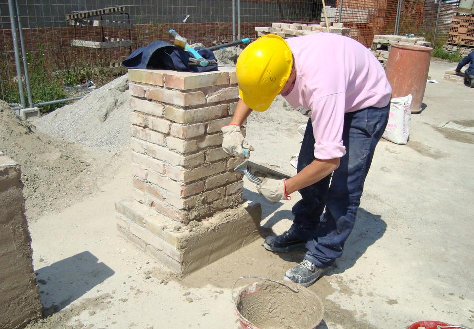 Inail, a Massa sabato da bollino rosso per i lavoratori: «Stop alle attività più a rischio nelle ore calde»