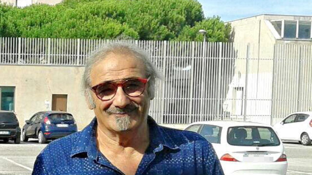 Marco Solimano davanti al carcere delle Sughere (foto d'archivio)