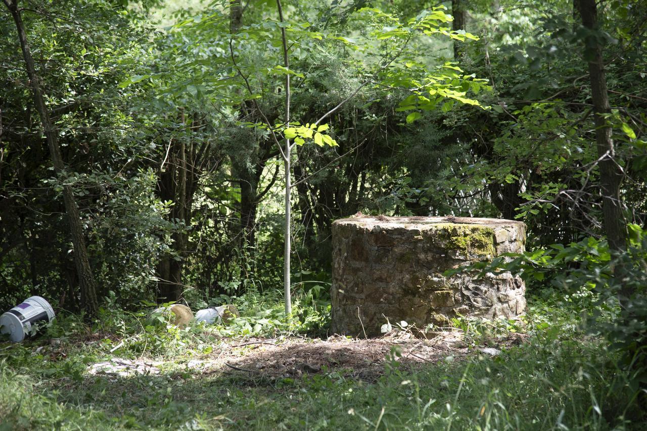 
	Il pozzo dove &egrave; stato trovato morto il corriere

