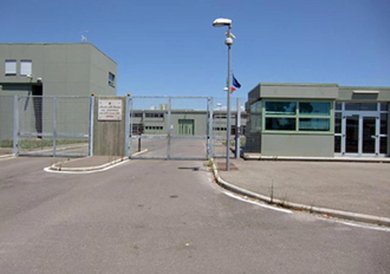 
	Una veduta esterna del carcere di Oristano

