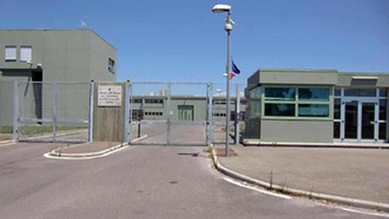 Una veduta esterna del carcere di Oristano