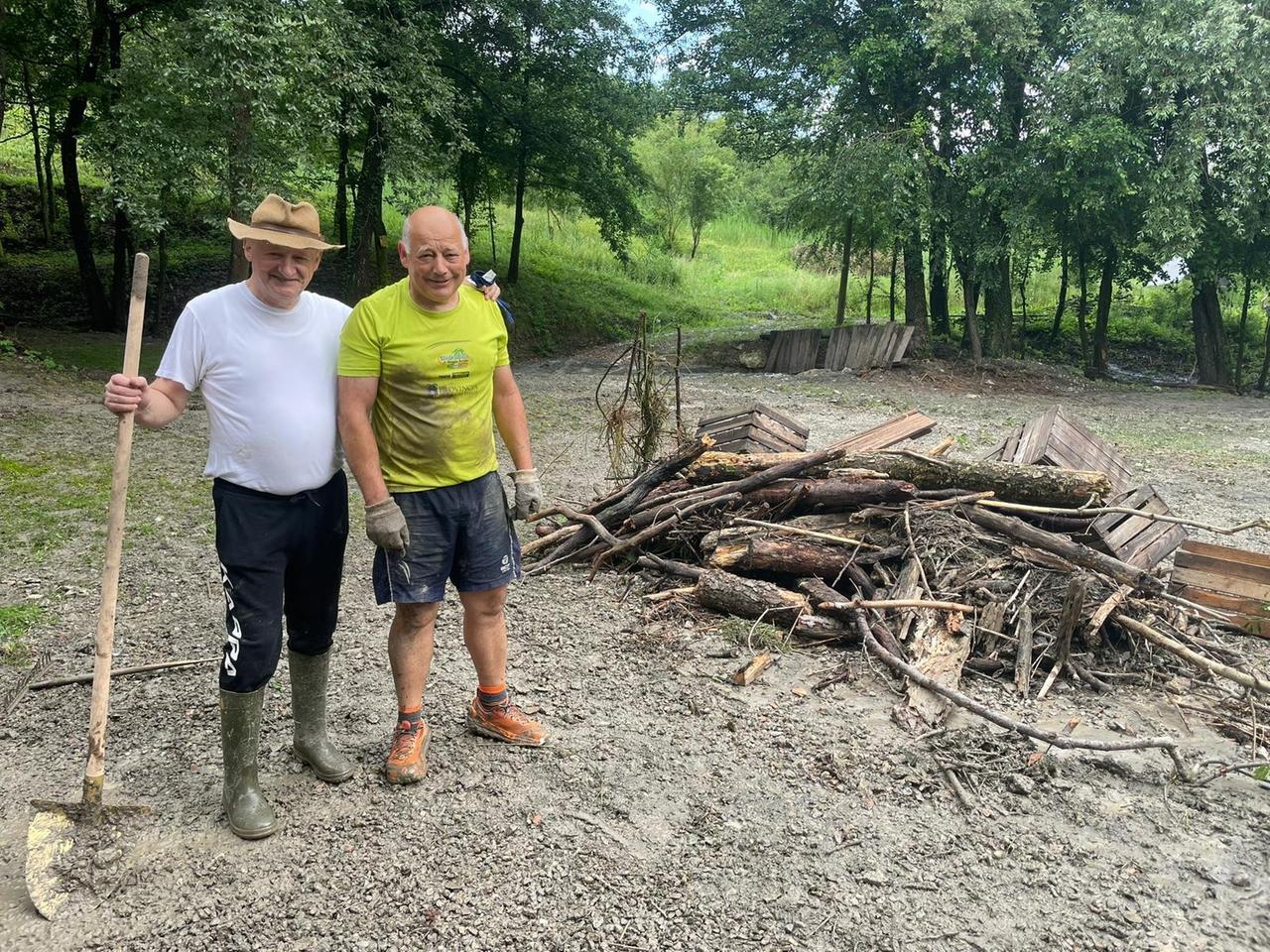 «Prima travolti dal fango e dall’acqua poi... dagli amici che ci hanno aiutato»
