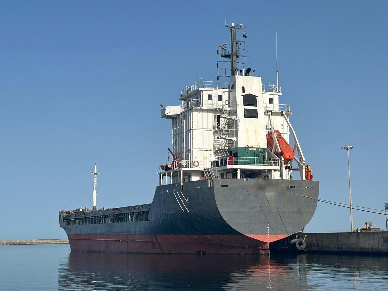 Irregolarità sul mercantile fermato nel porto di Oristano