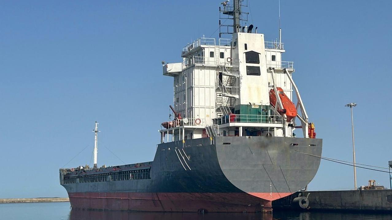 Irregolarità sul mercantile fermato nel porto di Oristano
