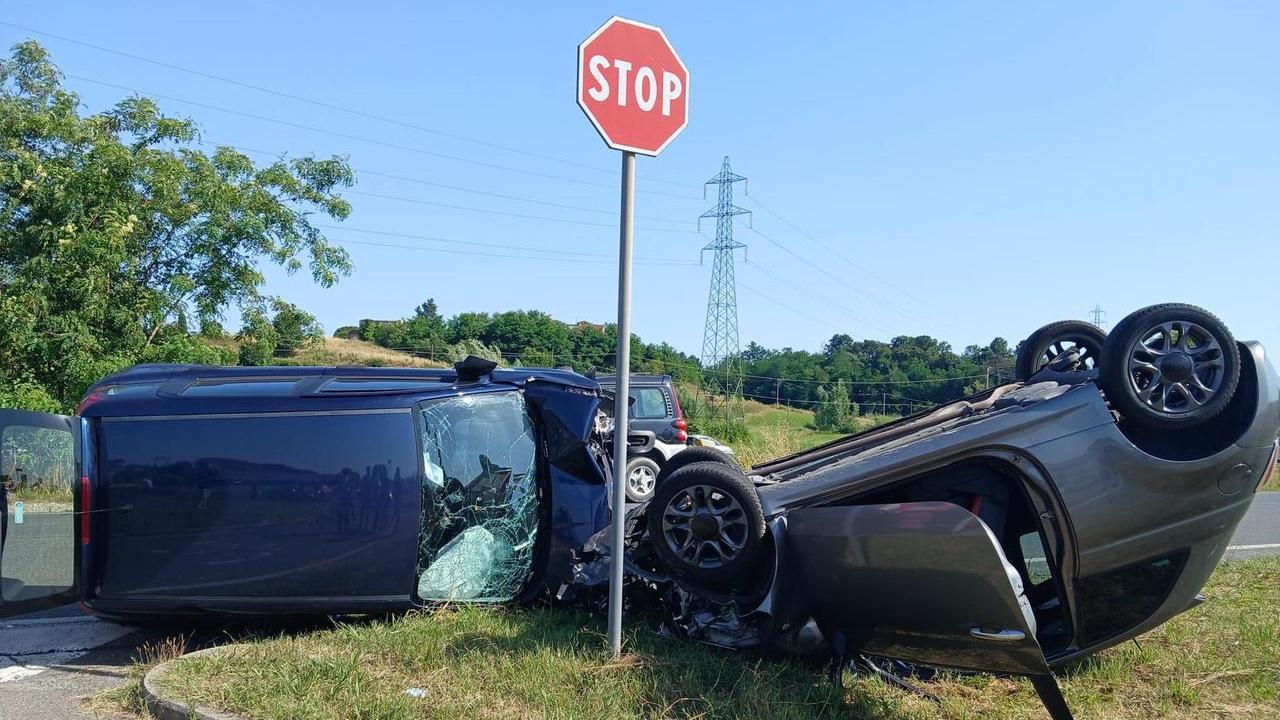 Le macchine coinvolte nell'incidente (foto Silvi)