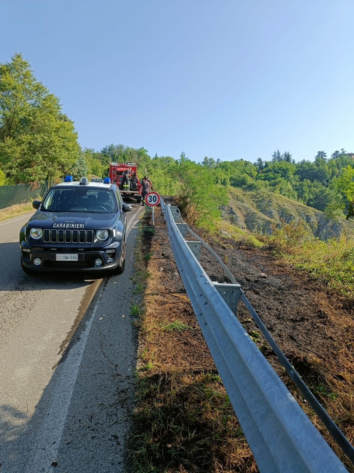 Mozzicone di sigaretta scatena l’incendio in collina