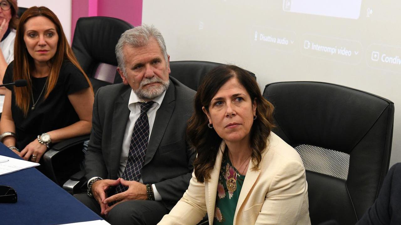 La presidente Todde e l'assessore Bartolazzi all'ospedale San Francesco di Nuoro (foto Massimo Locci)
