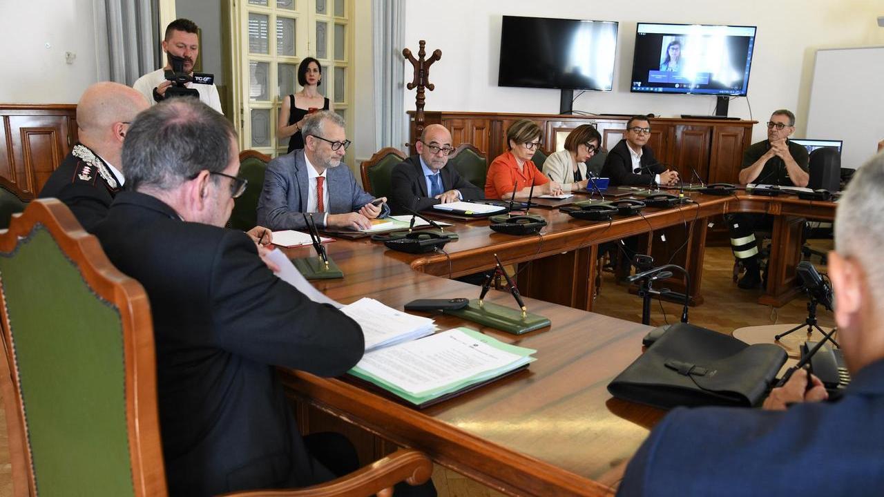 Un momento del vertice in prefettura (foto di Massimo Locci)