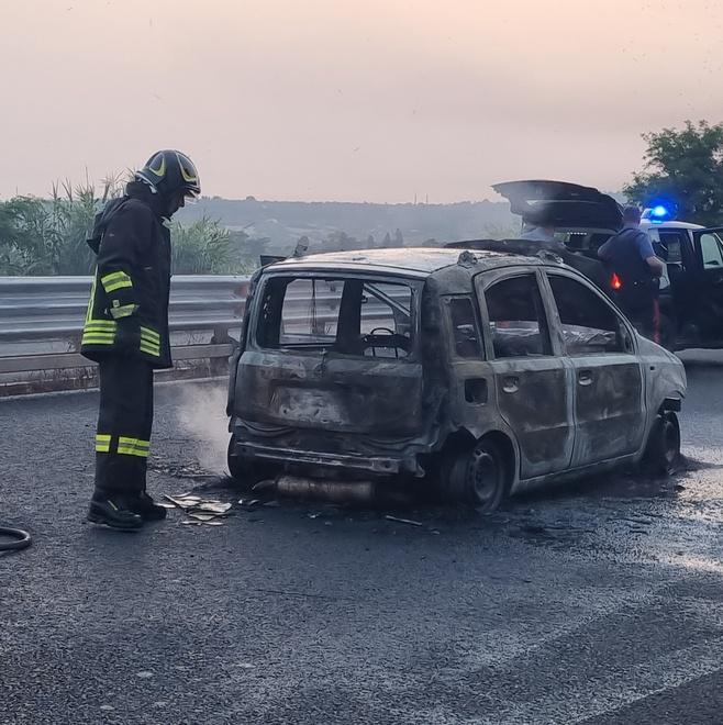 Assalto alla Mondialpol, una Panda in fiamme per scappare sulla 131