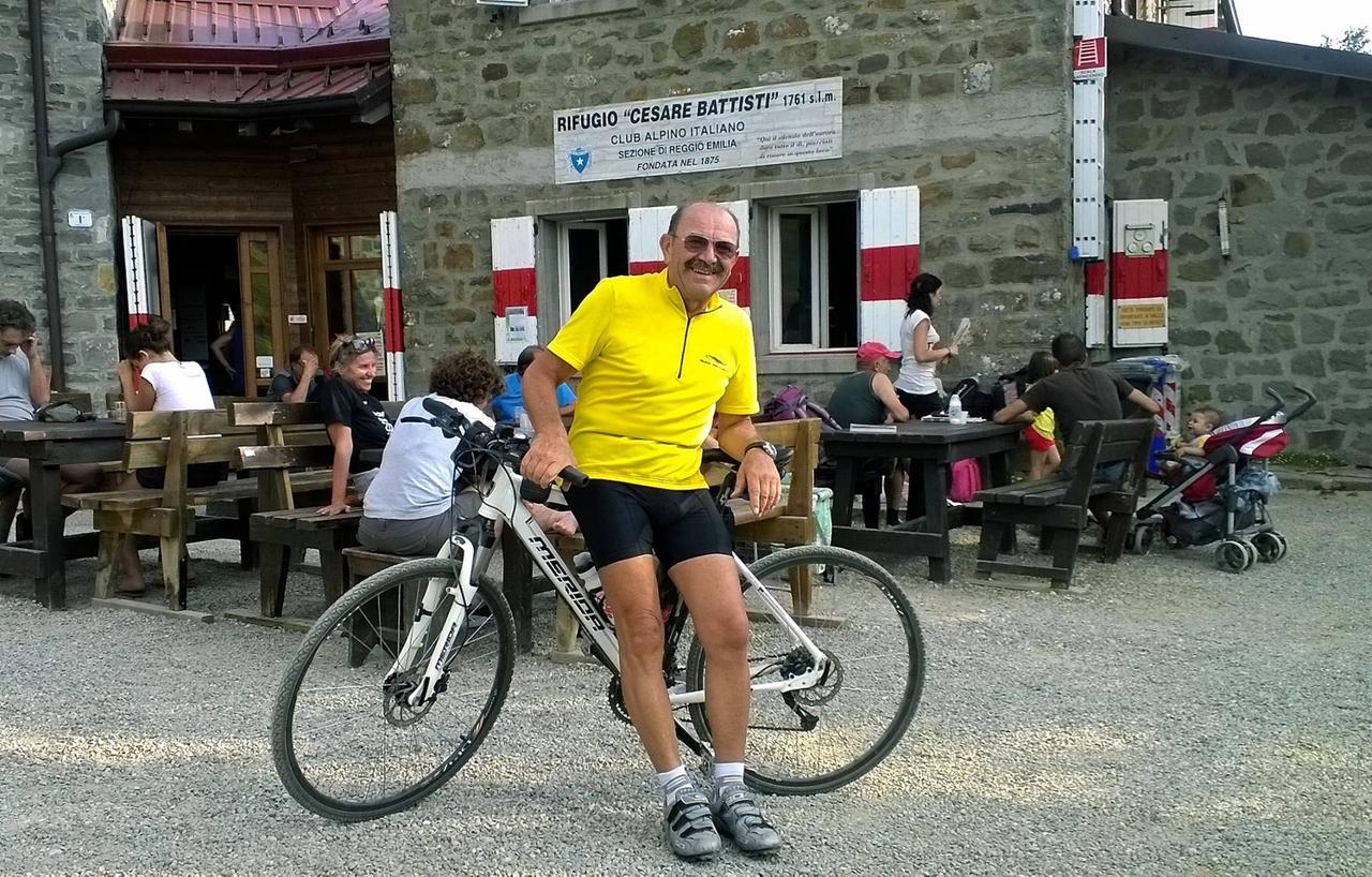 Colto da malore in bici: si accascia e muore