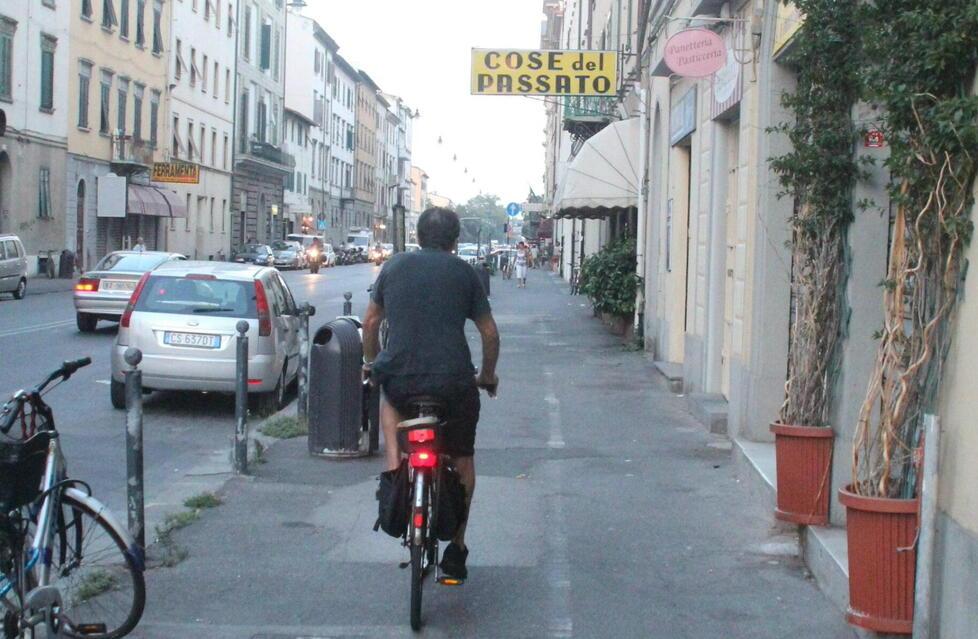 Livorno, in via de Larderel ritorna la ciclabile: come cambia la viabilità